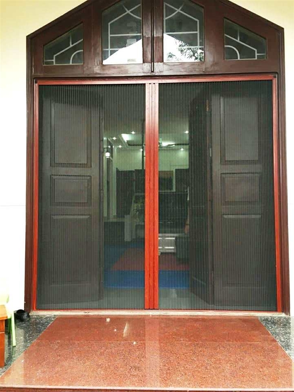thi công cửa lưới tự cuốn Bình Thạnh  - Cửa lưới tự cuốn nói chung và cửa lưới chống muỗi tự cuốn nói riêng là những sản phẩm không còn quá xa lạ với người dân